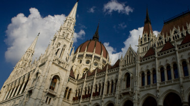 Lesújtó jelentést adott ki az Európai Bizottság a magyar államadósságról, lépni kell