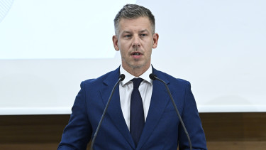 Tisza-kormány: Hegedűs Zsolt belenyúl a statisztikai módszerekbe, energiaválsággal küzd az ország