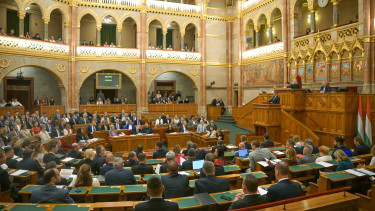 Szép csendben egy merész húzással vágja át a Tisza-kormány a költségvetési feladványt