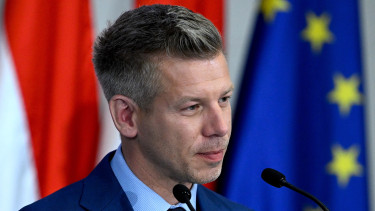 Magyar Péter megnezevett két új minisztert