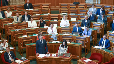Tisza-kormány: sorsdöntő szavazás jön a parlamentben, nagy bejelentésekre készül Magyar Péter