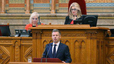 Itt a döntés: máris eltörölte az áfát a Tisza-kormány egy fontos terméknél!