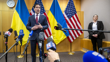 Fontos európai csúcsnak fordíthat teljesen hátat Trump jobbkeze: felvonták a szemöldöküket Brüsszelben