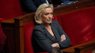 Kész bedobni a törülközőt Marine Le Pen – Meg is nevezte, kit indítana maga helyett