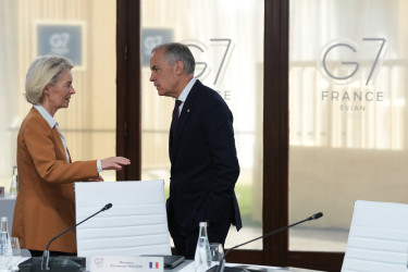Mark Carney kanadai miniszterelnök és Ursula von der Leyen