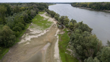 Kritikus a helyzet: közel harmadára esett vissza a Duna vízhozama, korlátozásokat kellett bevezetni