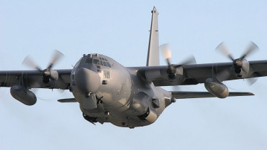 Videón a szerencsétlenség: röptében hullott darabokra a NATO gépe