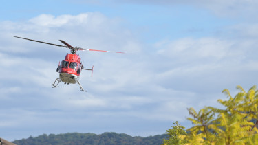 Mentőhelikopter szállt le az M7-esen, teljes az útzár