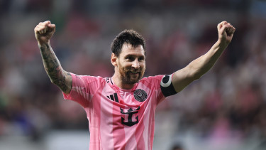 Focicsapatot vesz Lionel Messi
