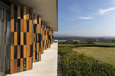 MJE House, Jacobsen Arquitetura Brazil. Photo: Leonardo Finotti