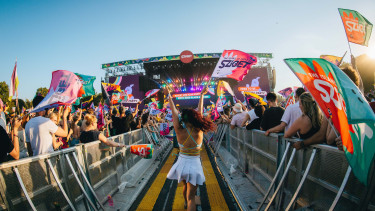 Több új helyszínnel és tavalyi sörárakkal indul a 2025-ös Sziget
