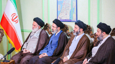 Váratlanul megtörte a csendet Irán legfőbb vezére – Kíméletlen bosszút ígért