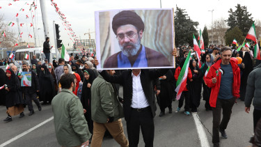 Eldőlni látszik, ki lesz Irán új legfőbb vezetője – Akár a legrosszabb forgatókönyv is megvalósulhat Trump szerint