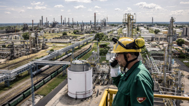 Lángokban a Barátság vezeték – Reagált a Mol