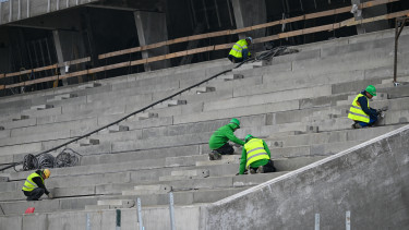 Jön a nagy fordulat a magyar fizetéseknél: adócsökkentéssel érkezhet a kétszámjegyű béremelés