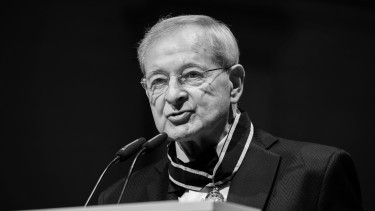 Meghalt Nádas Péter
