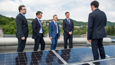 Kitört a lázadás az uniós pénzekről döntő magyar hivatalban: a dolgozók petícióban kérik az új államtitkár menesztését a minisztertől