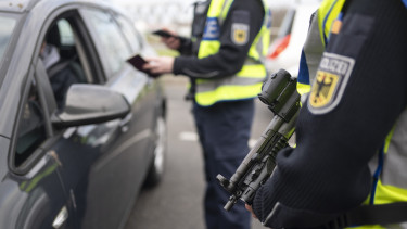 Hirtelen elkezdték elhagyni a bevándorlók Németországot – Két éve még elképzelhetetlen lett volna, ami most történik