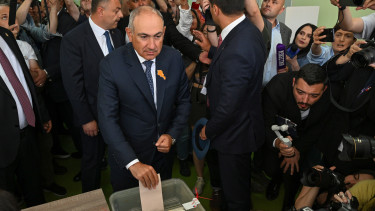Eldőlt a sorsdöntő választás: a Nyugatot választotta Oroszországgal szemben a kaukázusi ország
