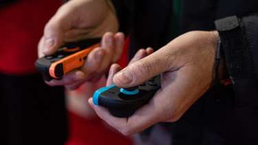 Történelmi csúcs után jött a hidegzuhany: gyűlnek a felhők a világ egyik legnépszerűbb játékkonzolja felett