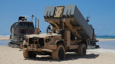 Kína közvetlen szomszédjába telepíti Washington a tengerek HIMARS-ét