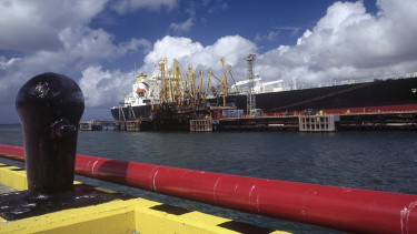 Különös üzemanyagszállítmány indult útnak