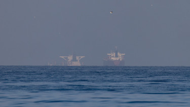 Váratlan csapás a tengeren: lángba borult a tanker, a hatóságok a legrosszabbra készülnek