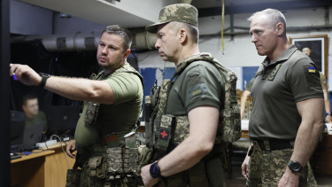 Fordul a kocka: az ukrán főparancsnok szerint komoly sikert értek el a háború legforróbb frontján