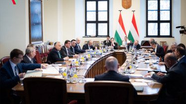 Ülésezett és döntött a kormány: kamatstop meghosszabbítva