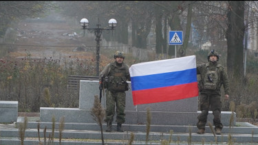 Kitűzték az oroszok a zászlójukat Pokrovszkban – Az ukrán vezérkar most elmondta, mi történt a megszálló katonákkal