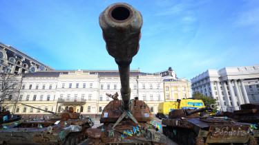 Lengyel vadászgépeket küldtek egy orosz repülőre, kikötőt ért ukrán támadás – Híreink az ukrajnai konfliktusról pénteken