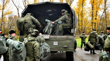 Bejelentette Zelenszkij: általános mozgósítás készül, több százezer embert küldenek a frontra az oroszok