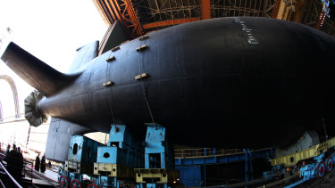 Ez nagyon kínos: Moszkva képtelen megjavítani az egyik legjobb fegyverét, azért inkább bérbe adja