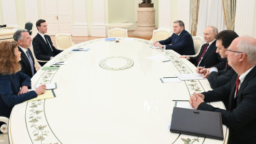 Titkos tárgyaláson pecsételődhet meg Ukrajna sorsa? - Asztalhoz ültek Trump küldöttei Putyinnal