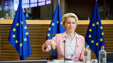 Válságtalálkozót hív össze Ursula von der Leyen az alakuló palotaforradalom leverésére