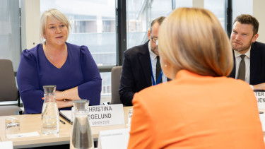 A katonai kutatások előtt is megnyitnák az eddig civil fejlesztésekre szánt EU-s forrásokat