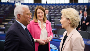 Lekapcsolják a kritikusokat, hogy Ursula von der Leyen még idén bebetonozhassa az újabb paktumot