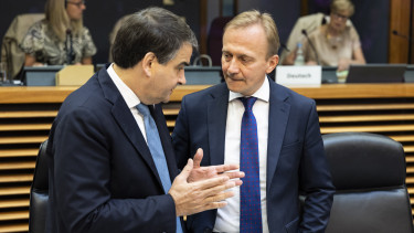 Újabb mentőcsomagokat oszthat ki Brüsszel az orosz invázió ürügyén