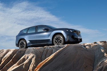 P90615613_lowRes_the-new-bmw-ix3-50-x