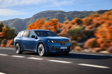 P90615615_lowRes_the-new-bmw-ix3-50-x