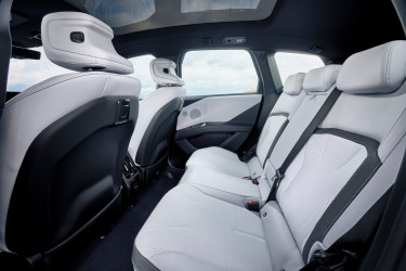 P90615663_lowRes_the-new-bmw-ix3-50-x