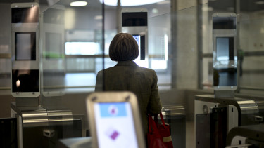 Nem szórakoznak az ellenőrzéssel: ha beragad a sor, egyszerűen kikapcsolják az EU új biometrikus azonosítását