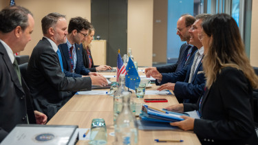 Újraírják a játszmát - sorsdöntő párharcba lépnek von der Leyen és Trump emberei