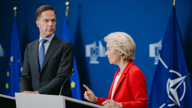 Ursula von der Leyen orosz pénzből tenné naggyá Európa hadiiparát
