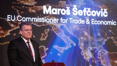 Kikerültek Ursula von der Leyen jobbkezének titkos levelei