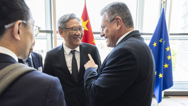 A fal előtt rántja félre a kormányt Kína és az EU – váratlan szövetség alakulhat a gazdasági háború helyett
