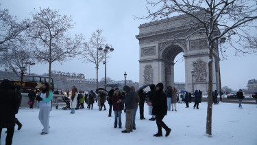 A második világháború óta nem történt ilyen Franciaországban – Elindult a menetelés a szakadék felé?
