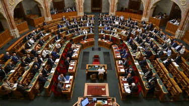 Új adószabályok 2025-től: bemutatunk minden részletet az első csomagból