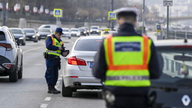Rendőrök lepték el a parlamentet? Bejelentést tett az ORFK - Ez történik valójában