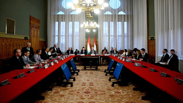 Hatalmas apanázst veszít el a Fidesz, hatalmas pénz kerül át a Tisza Párthoz